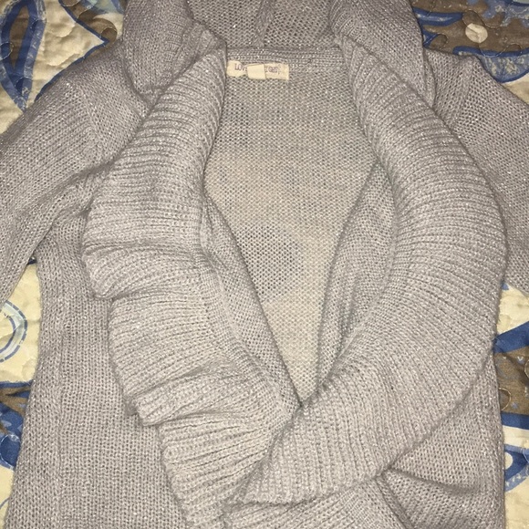 Cute sparkle sweater with ruffled opening - Picture 2 of 4